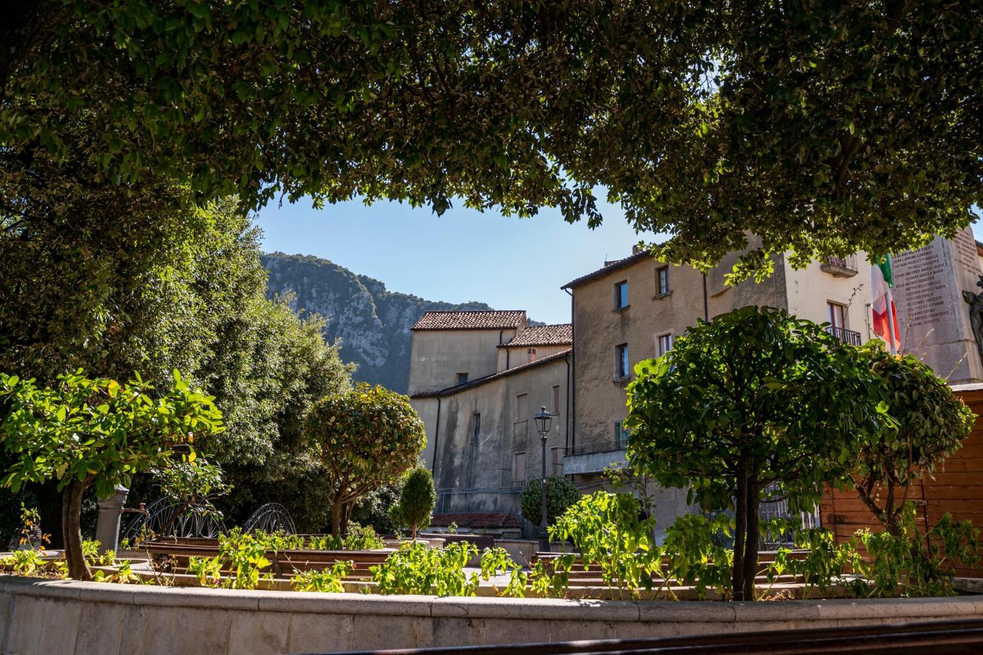 Piazza Laurino Apartments Basic Excursions Alto Cilento Pellegrinaggio Giubilare Esterno foto