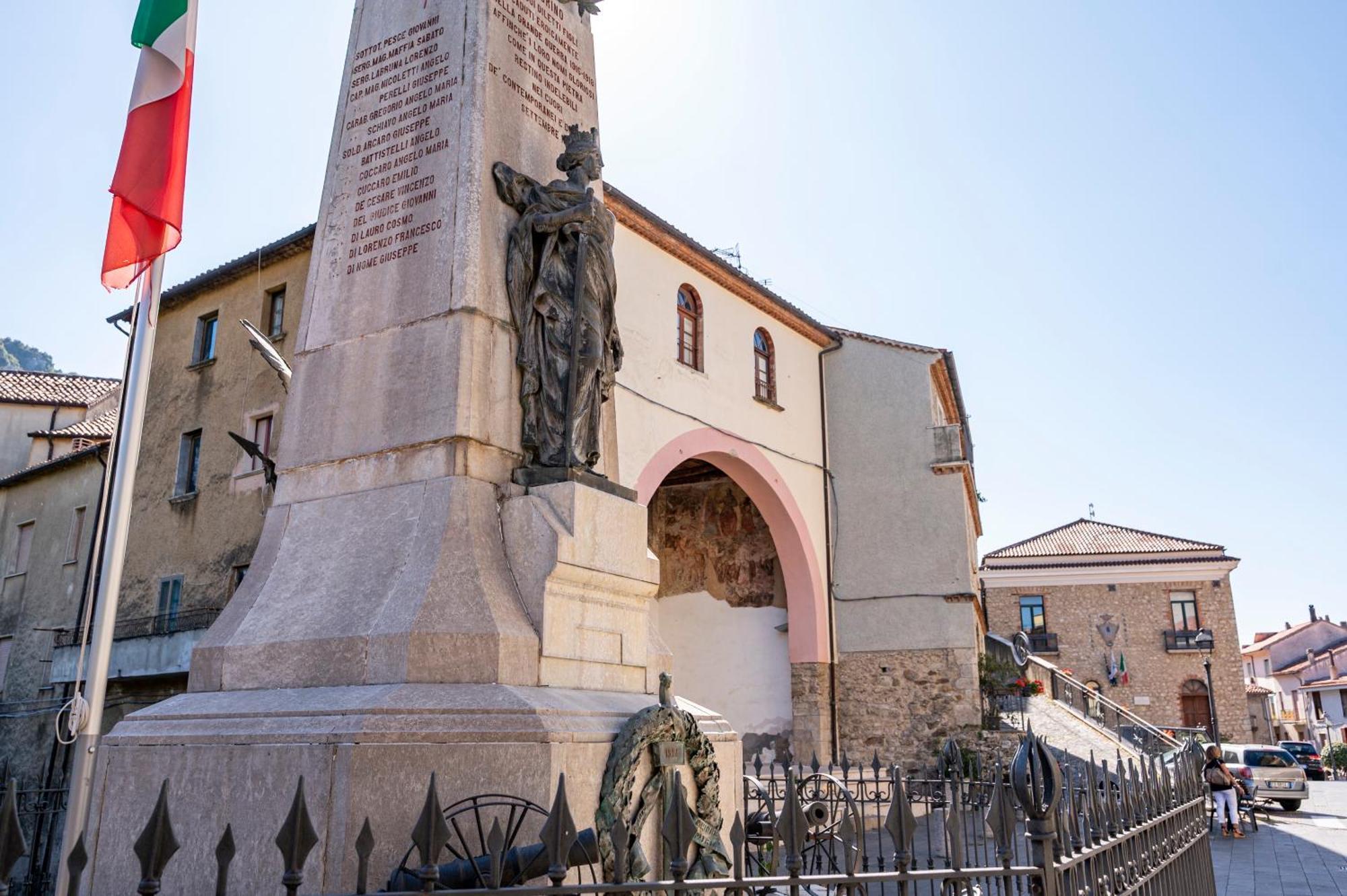 Piazza Laurino Apartments Basic Excursions Alto Cilento Pellegrinaggio Giubilare Esterno foto