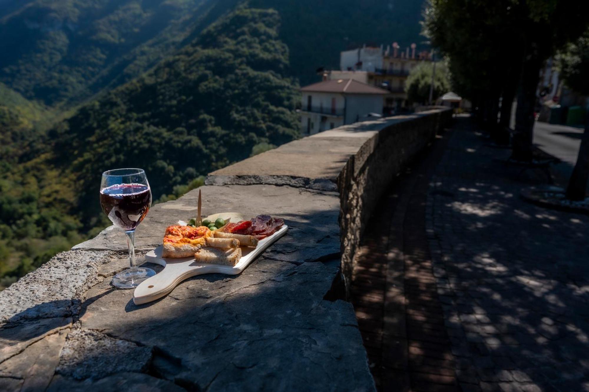 Piazza Laurino Apartments Basic Excursions Alto Cilento Pellegrinaggio Giubilare Esterno foto