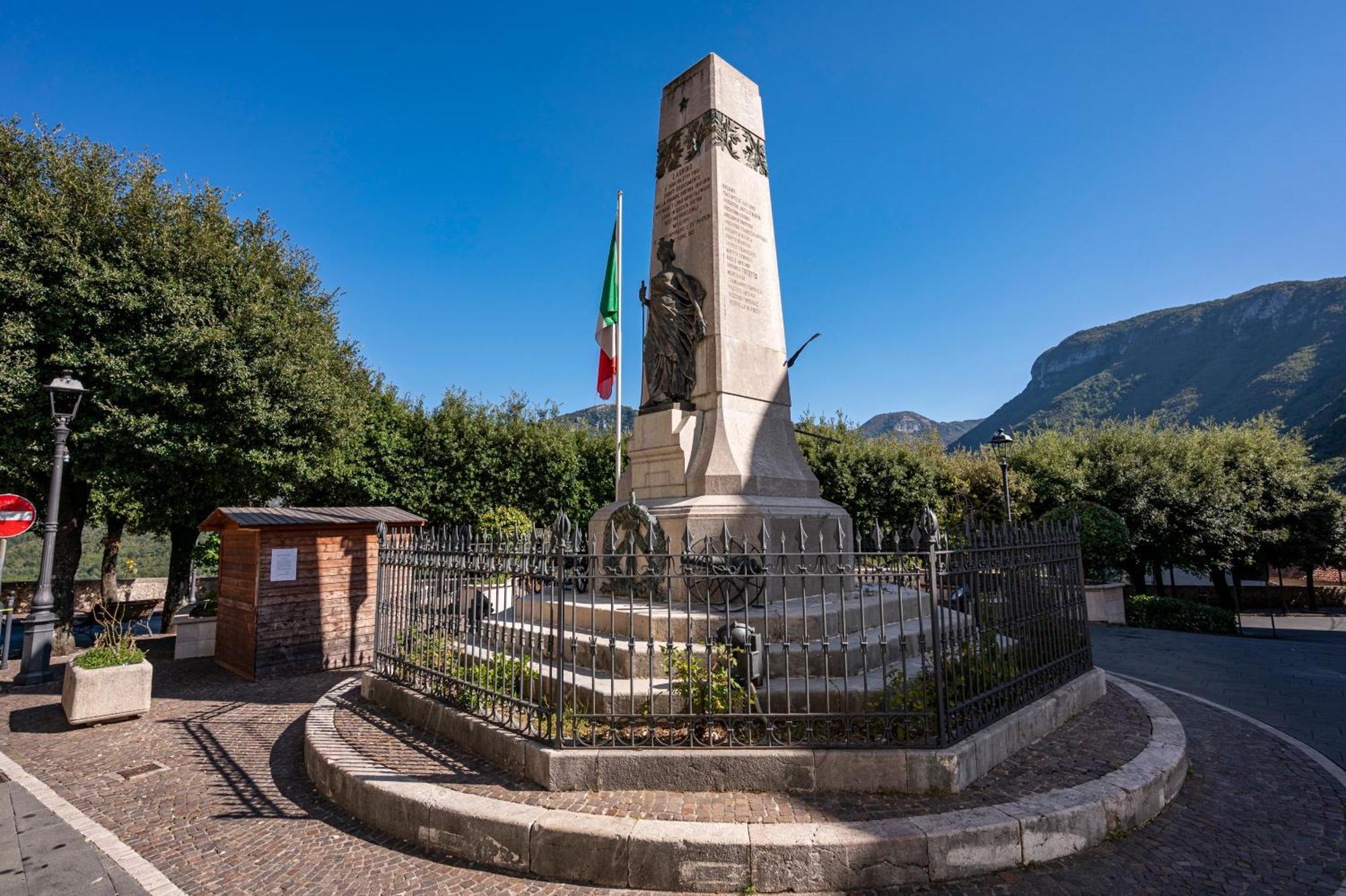 Piazza Laurino Apartments Basic Excursions Alto Cilento Pellegrinaggio Giubilare Esterno foto